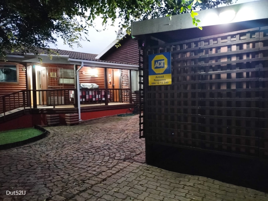3 Bedroom Property for Sale in Fraaiuitsig Western Cape